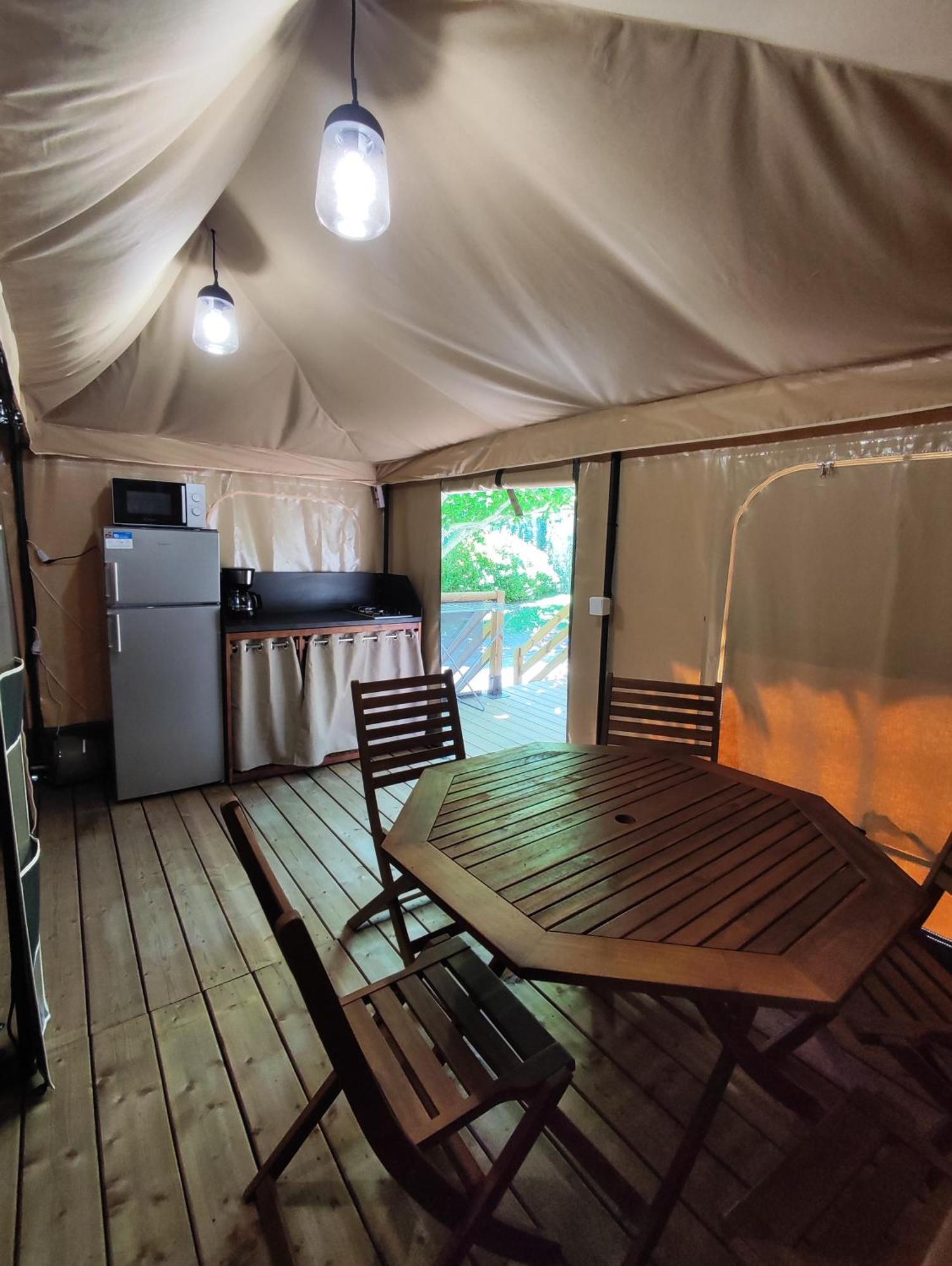Camping Porte Des Alpilles By M.A Destination Glamping Saint-Etienne-du-Gres ภายนอก รูปภาพ