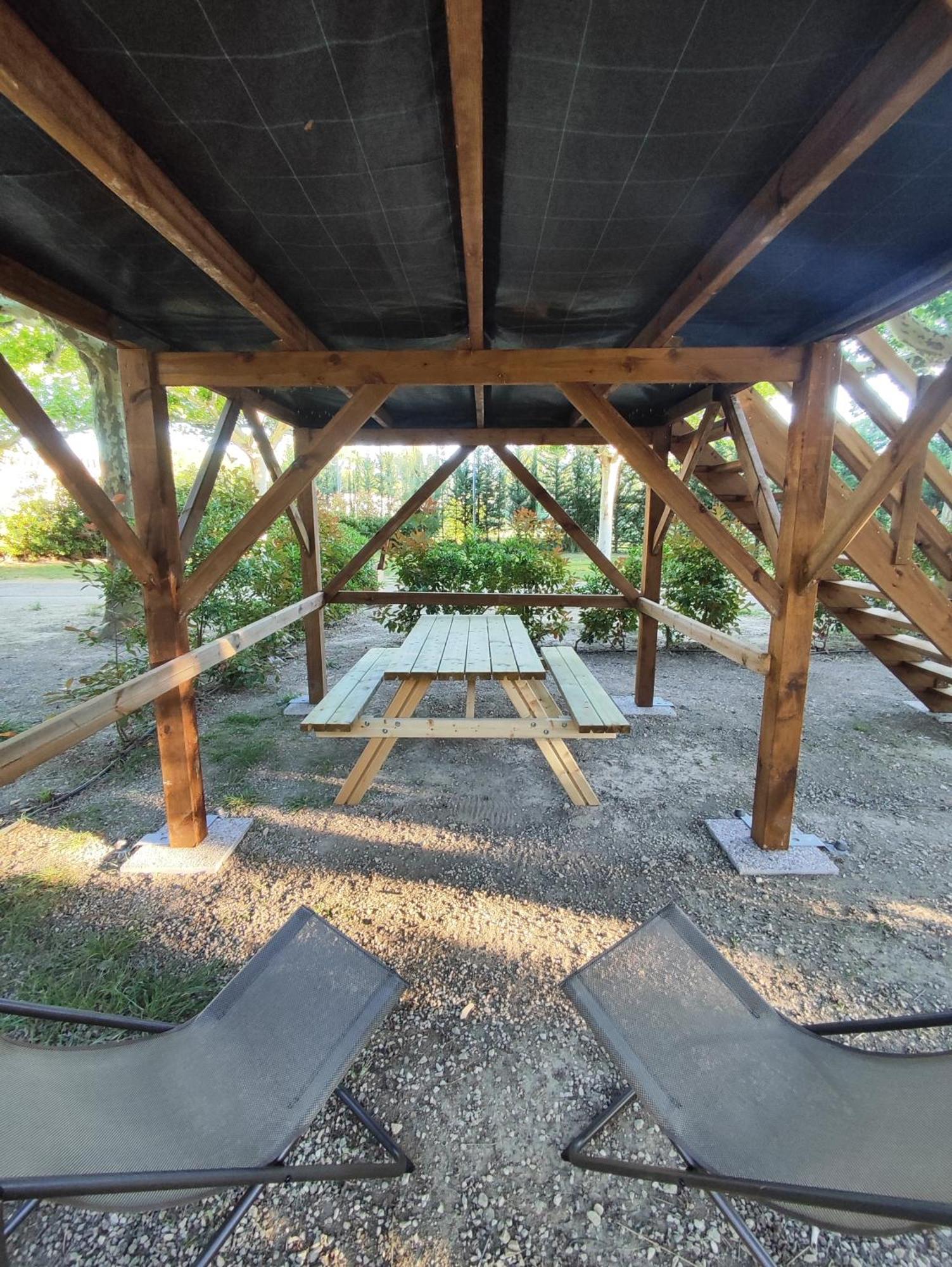 Camping Porte Des Alpilles By M.A Destination Glamping Saint-Etienne-du-Gres ภายนอก รูปภาพ