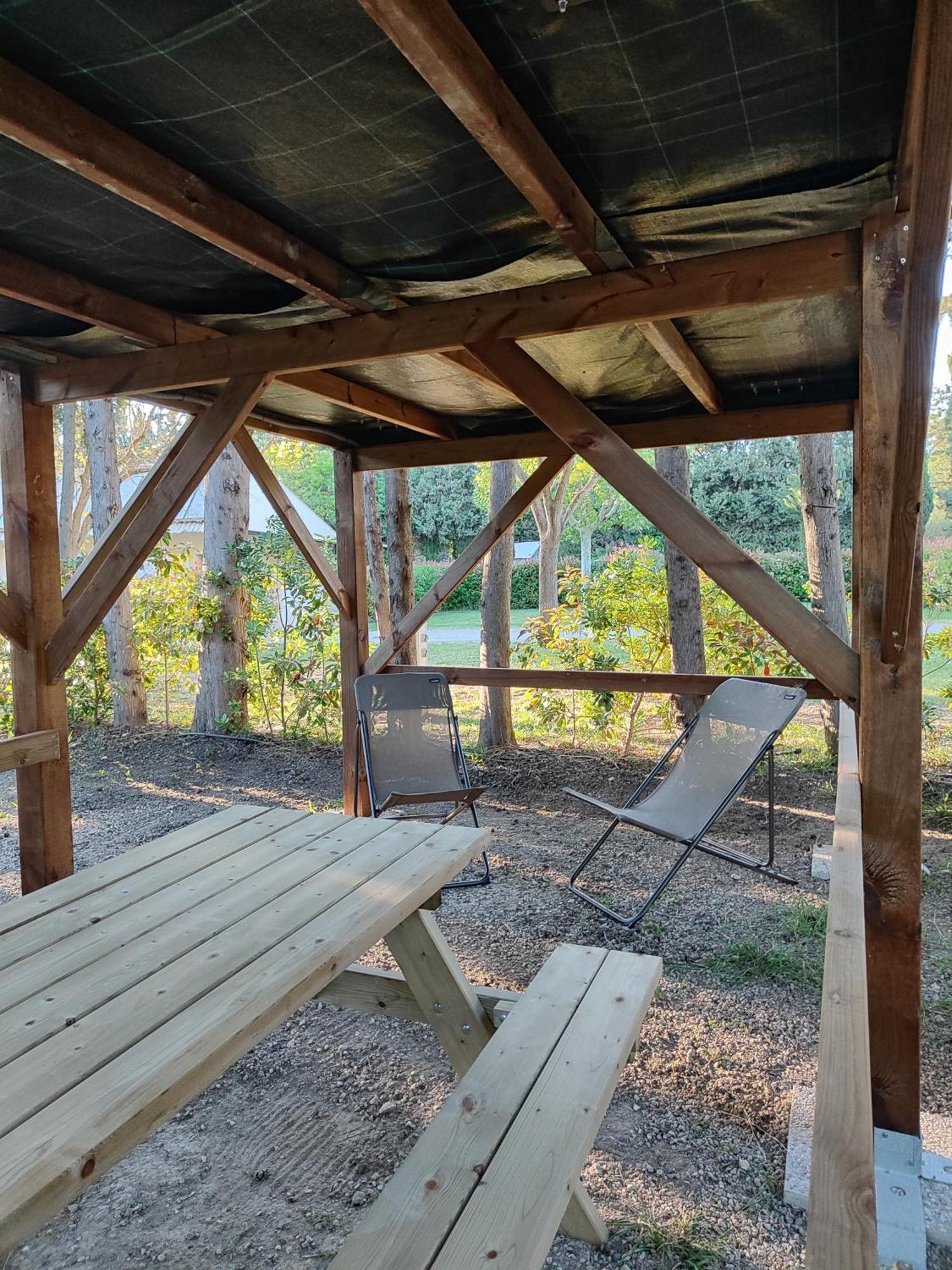 Camping Porte Des Alpilles By M.A Destination Glamping Saint-Etienne-du-Gres ภายนอก รูปภาพ