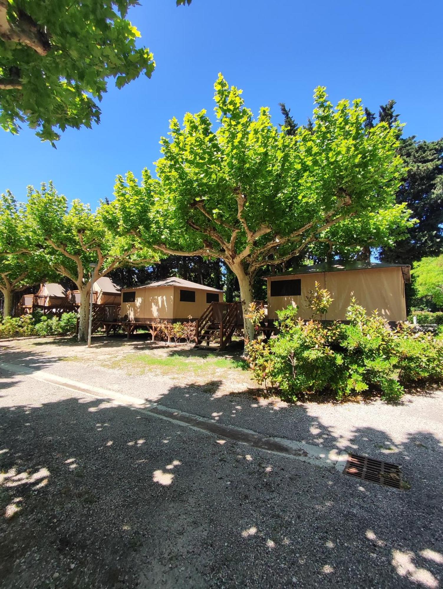 Camping Porte Des Alpilles By M.A Destination Glamping Saint-Etienne-du-Gres ภายนอก รูปภาพ