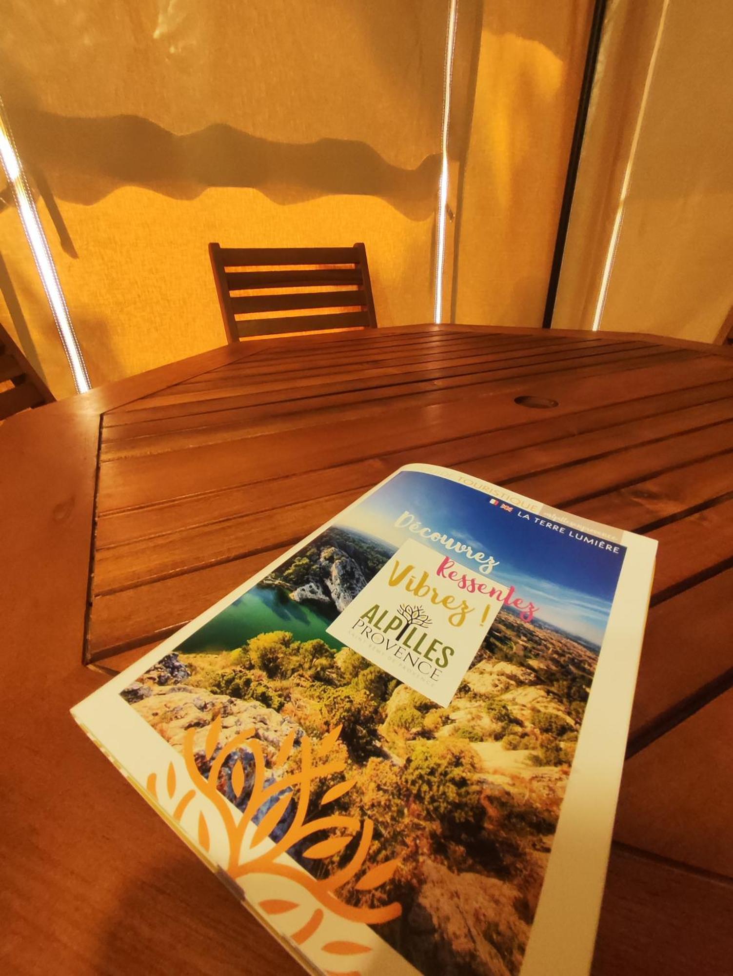 Camping Porte Des Alpilles By M.A Destination Glamping Saint-Etienne-du-Gres ภายนอก รูปภาพ