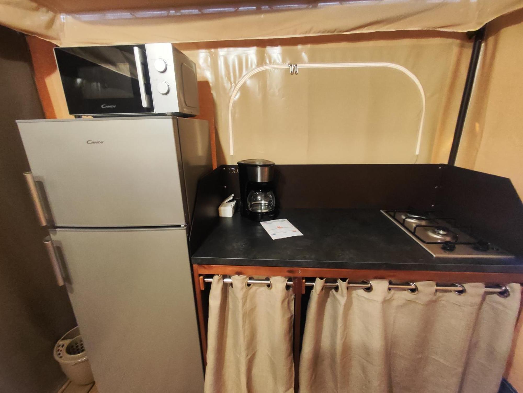 Camping Porte Des Alpilles By M.A Destination Glamping Saint-Etienne-du-Gres ภายนอก รูปภาพ